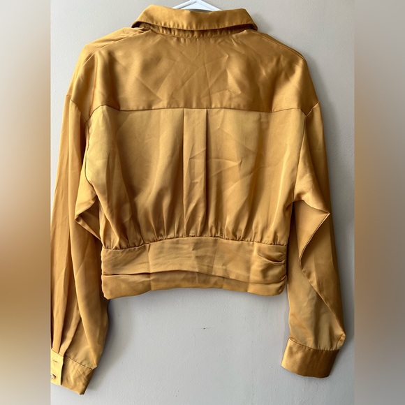 Flying Tomato Romantic Moves woven top in gold satin finish shirred waist sz S - Picture 8 of 9